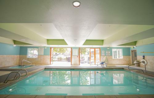 Holiday Inn Express Hotel & Suites Ontario