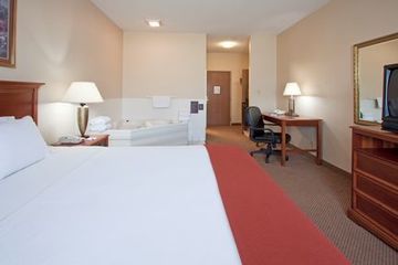 Holiday Inn Express Hotel & Suites Warsaw