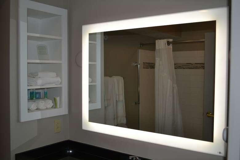 Holiday Inn Express Hotel & Suites Kent State University