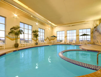 Hotel Baymont Inn And Suites Plymout