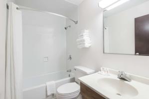 Super 8 Westbrook Hotel
