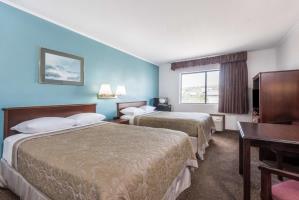 Super 8 Westbrook Hotel