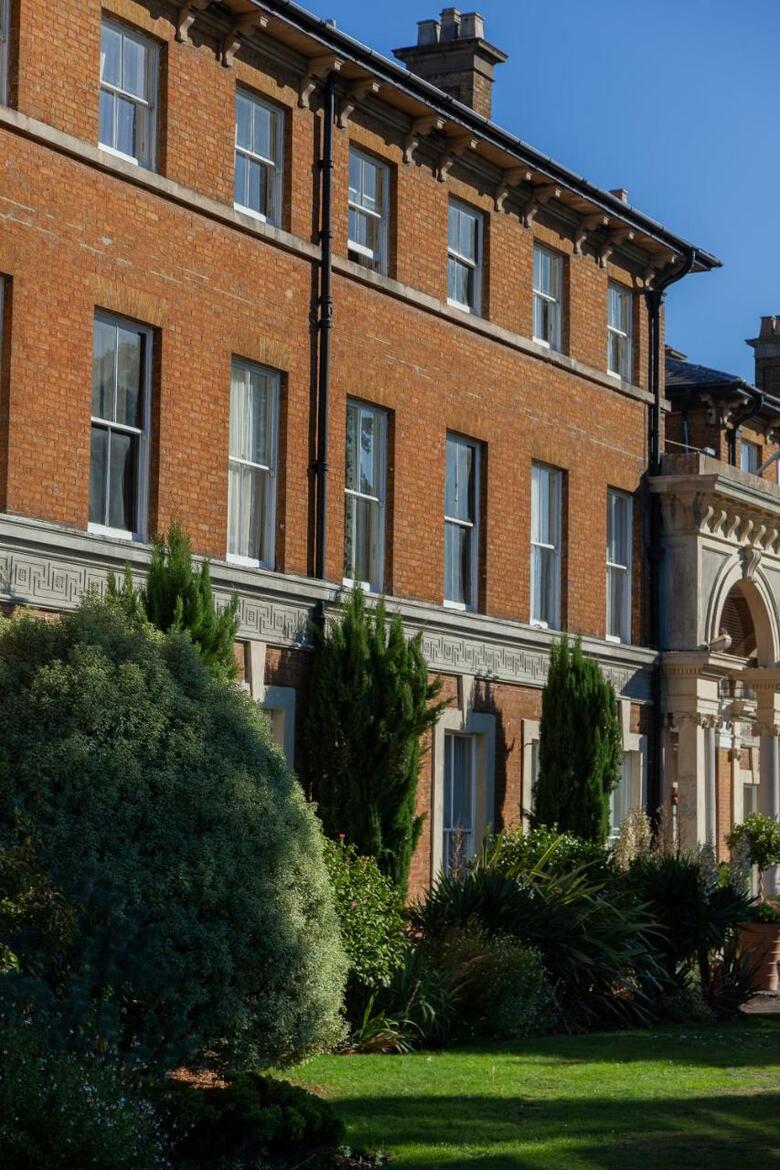 Oatlands Park Hotel