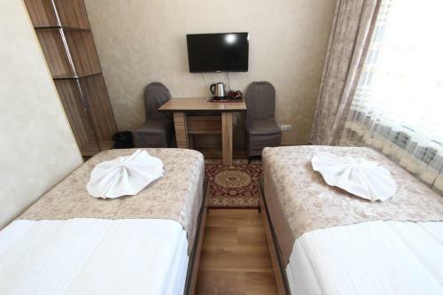 Hostal Madanur Hotel