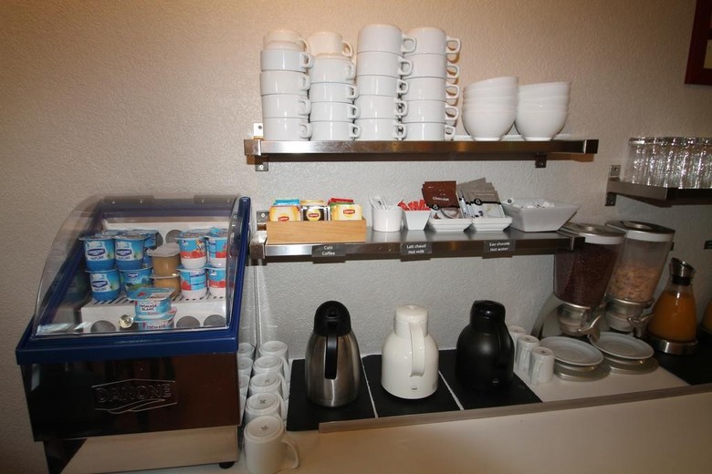Hostal Adonis Lyon Est Artys H�tel