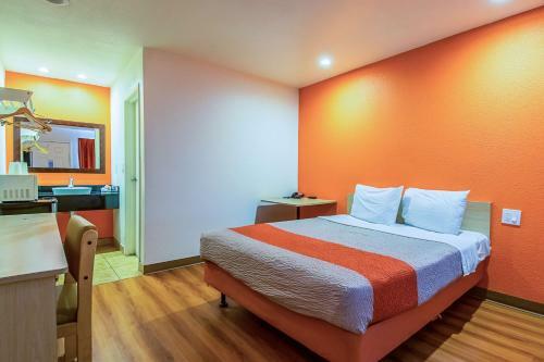 Hotel Motel 6 Bakersfield Airport
