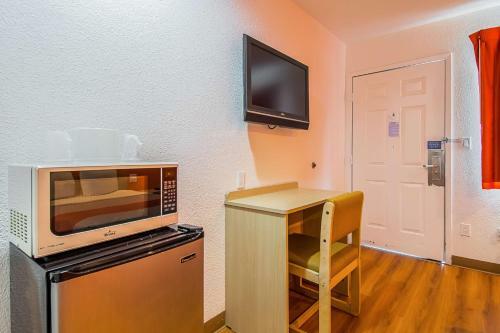 Hotel Motel 6 Bakersfield Airport
