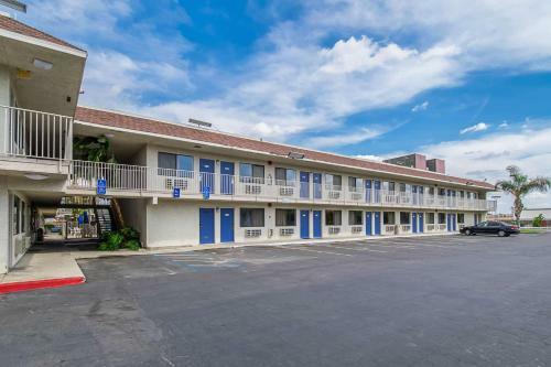 Hotel Motel 6 Bakersfield Airport