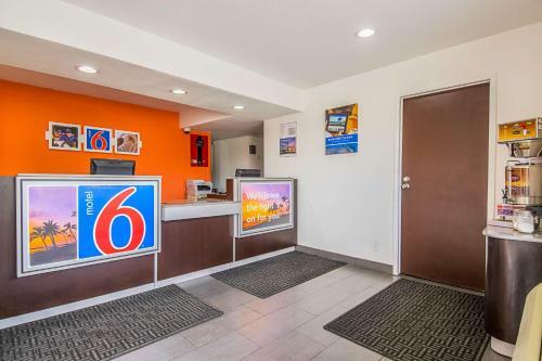 Hotel Motel 6 Bakersfield Airport