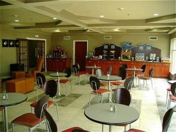 Holiday Inn Express Hotel & Suites Alexandria