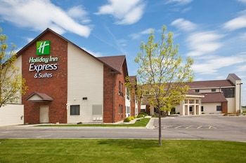 Holiday Inn Express Hotel & Suites Watertown