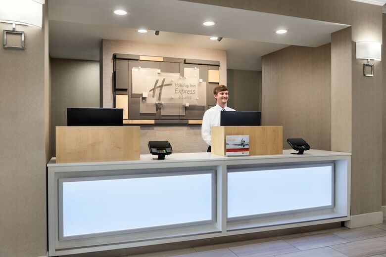 Holiday Inn Express Hotel & Suites Auburn