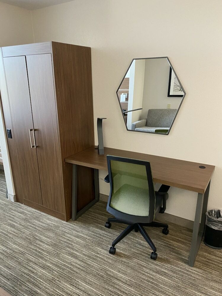 Holiday Inn Express Hotel & Suites Auburn