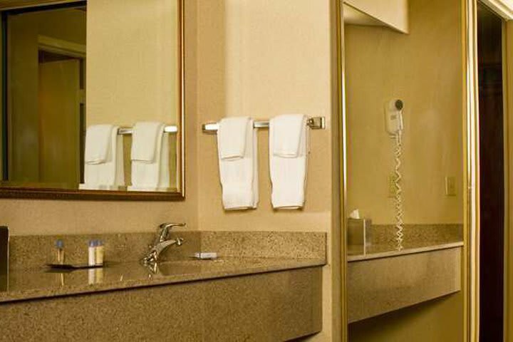 Hotel Doubletree Suites By Hilton Nashville Airport