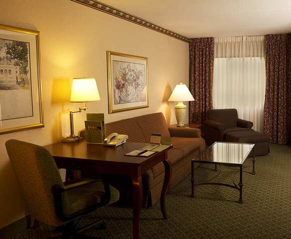 Hotel Doubletree Suites By Hilton Nashville Airport