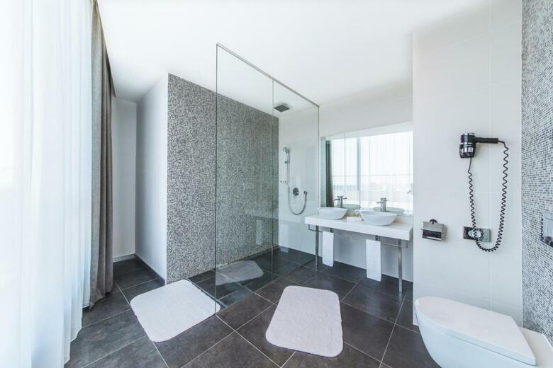Hotel NH Bratislava Gate One