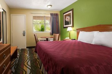 Ramada Limited Chattanooga Hot