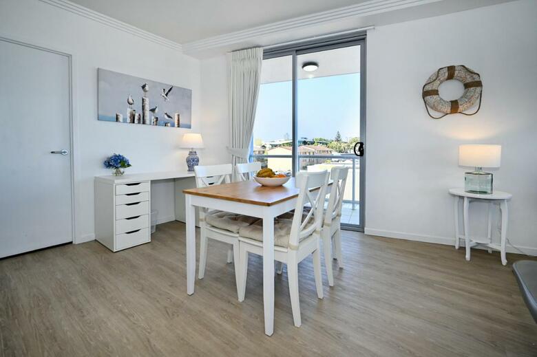 Hotel Pumicestone Blue