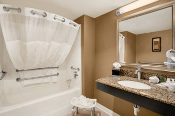 Ramada Plaza Fargo Hotel And C