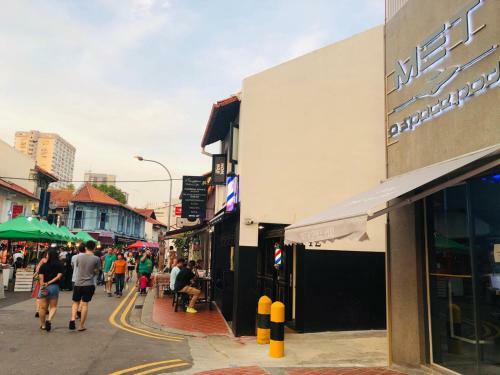 Met A Space Pod @ Arab Street