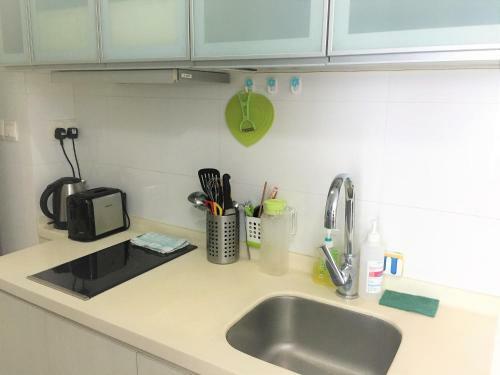 Condo Apartmt With Pool/gym-minwalk To 3 Mrt