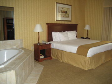 Holiday Inn Express Hotel & Suites Woodbridge