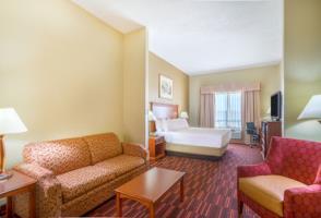 Holiday Inn Express Hotel & Suites Woodbridge