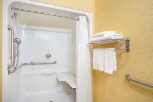 Holiday Inn Express Hotel & Suites Woodbridge