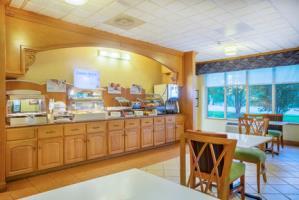 Holiday Inn Express Hotel & Suites Woodbridge