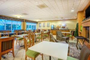 Holiday Inn Express Hotel & Suites Woodbridge