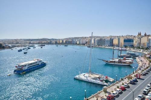 Apartamento Stunning Views Sliema, Tigne Seafront Penthouse