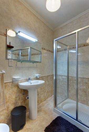 Modern Apartment In Qawra, St Paul's Bay
