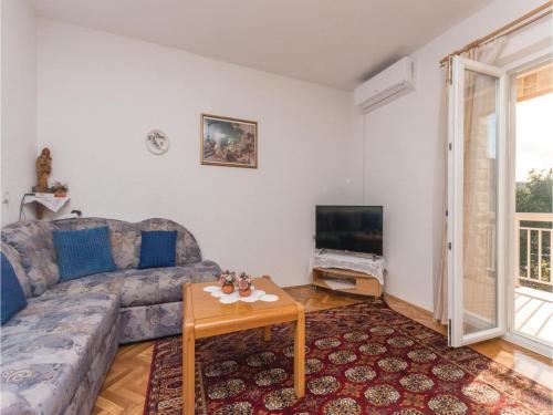 Two-bedroom Apartment In Biograd Na Moru