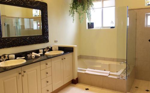 Bella Vista Condos By Cr Luxury Los Sue�os