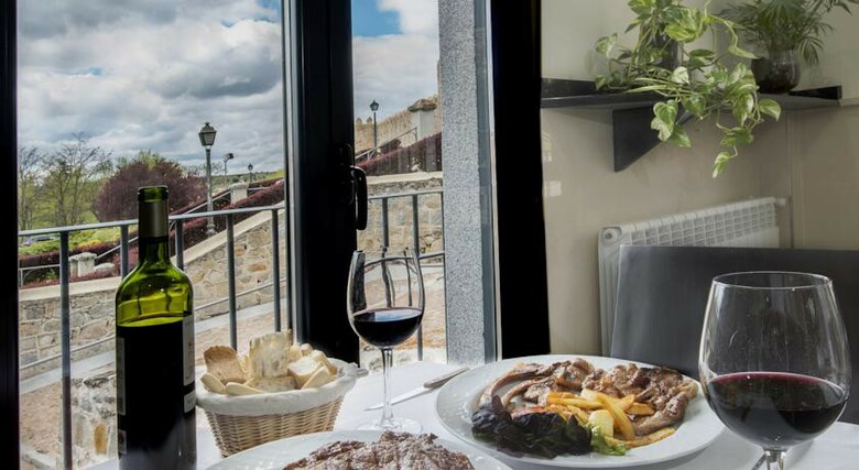 Hotel Puerta De La Santa
