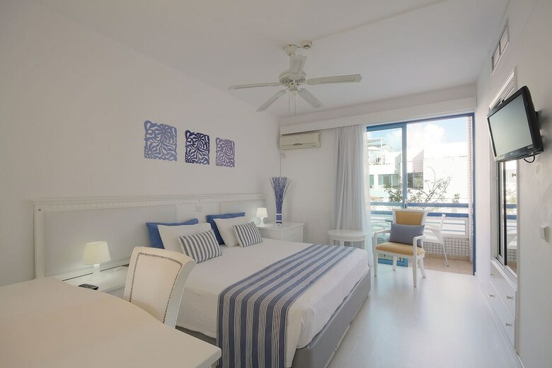 Nereus Hotel