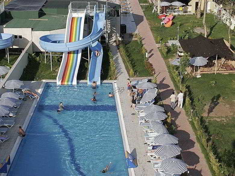 Hotel Pelitbonadea Beach