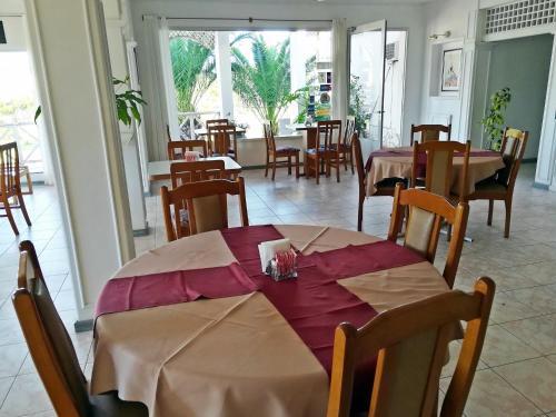 Hostal Del Lago Hotel