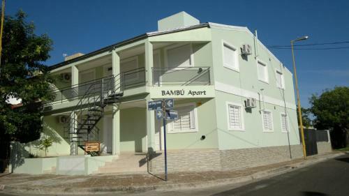 Bamb� Apart