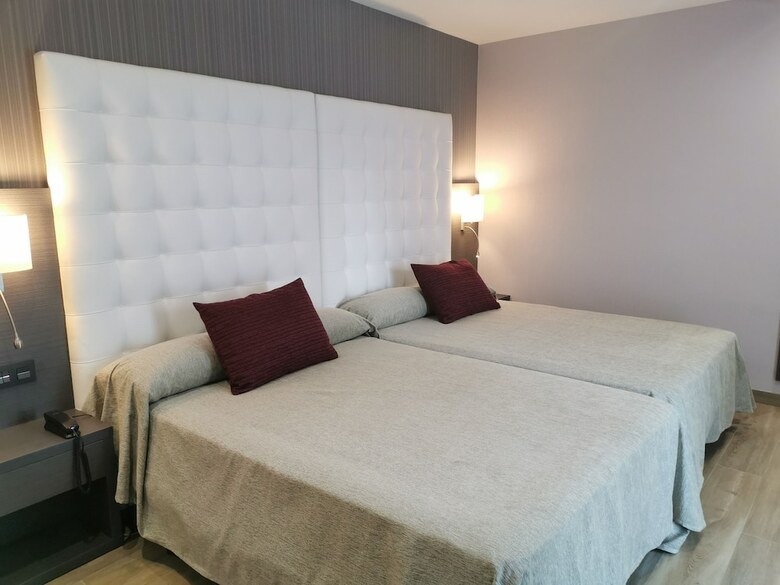 Hotel Petit Palau S�lo Adultos