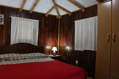 Hostal Y Caba�as De Los Reyes