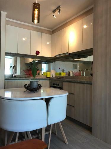 Apartamento Condominio Alta Vista Puc�n, Excelente