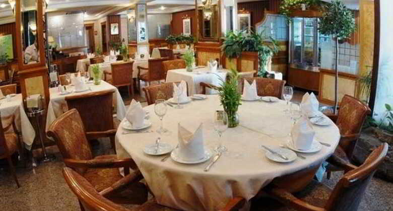 Hotel Al Bustan