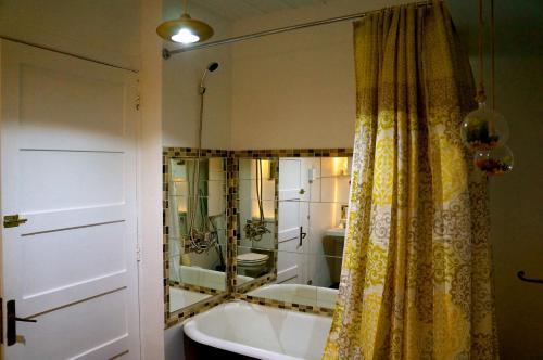 Hostal Hostel Mala Hierba