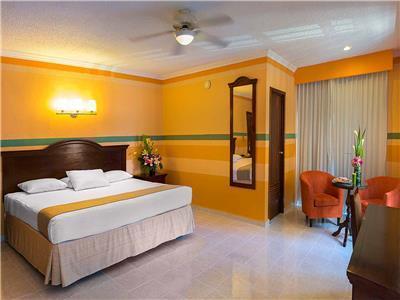 Hotel Plaza Colonial
