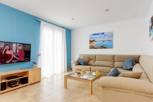 Cala'n Blanes Villa Sleeps 8 Pool Air Con Wifi