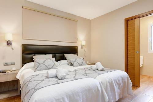 Cala'n Blanes Villa Sleeps 8 Pool Air Con Wifi