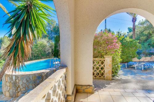 Villa With Pool And Air Conditioning