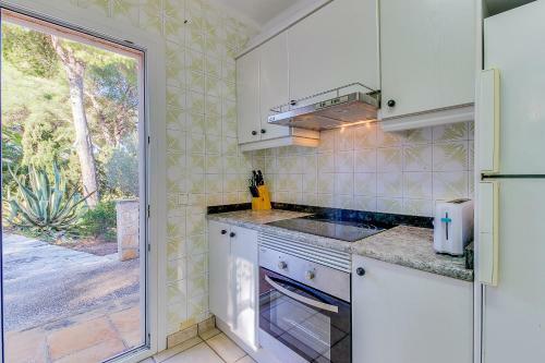 Villa With Pool And Air Conditioning