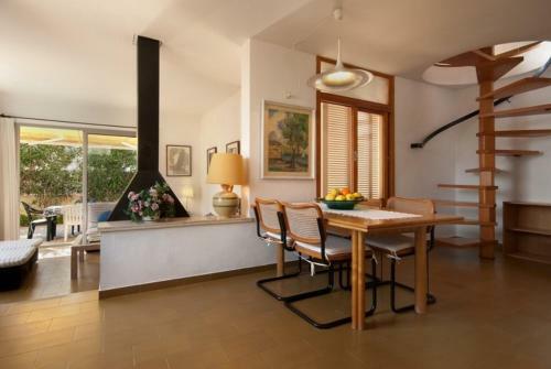 Cala San Vicente Chalet Sleeps 5 Air Con